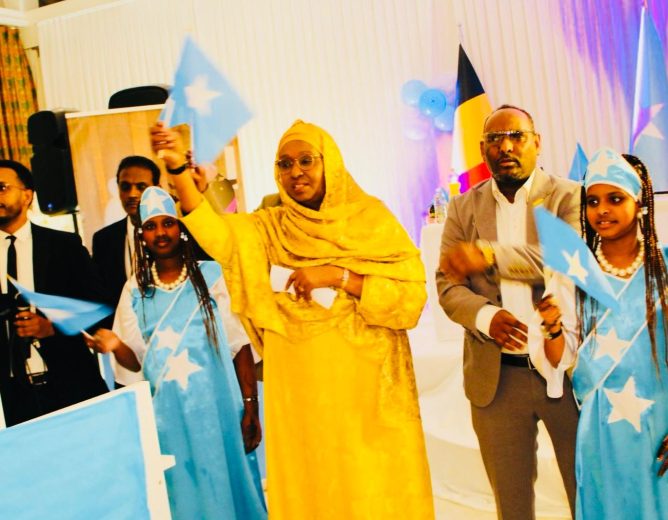 jaaliyadda Soomaaliyeed ee Belgiumka ayaa kulan soo dhawayn iyo is xog-waraysi la yeeshay Danjire Amb. Khadija Ossoble Ali.